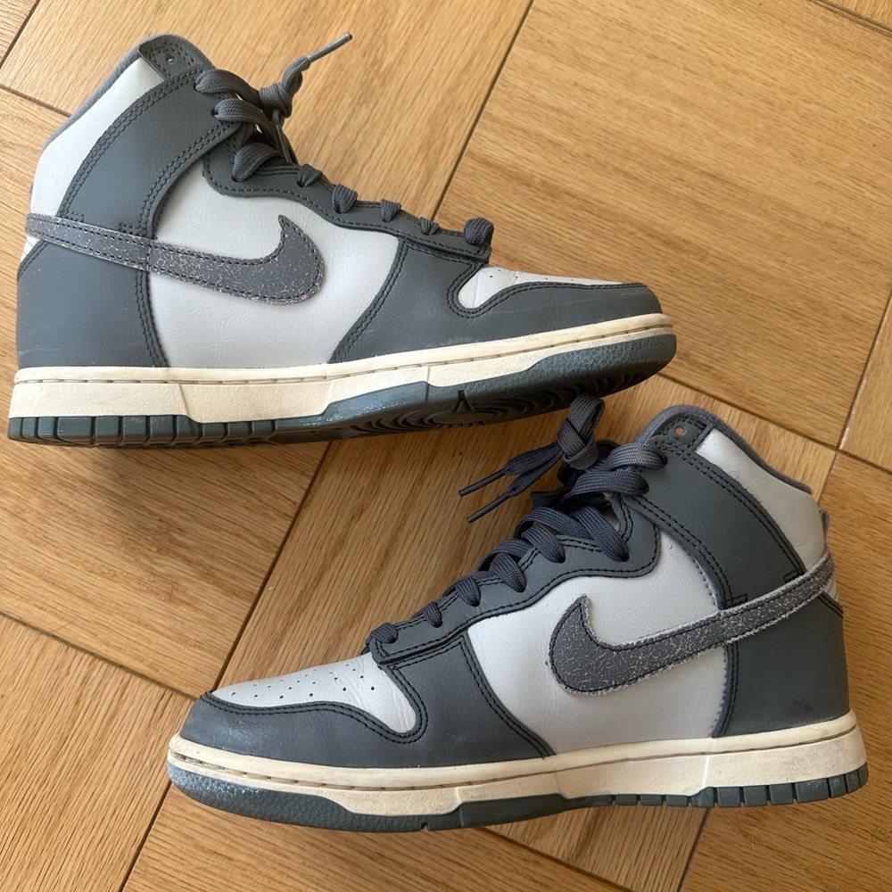 NIKE GREY HIGH TOP DUNKS